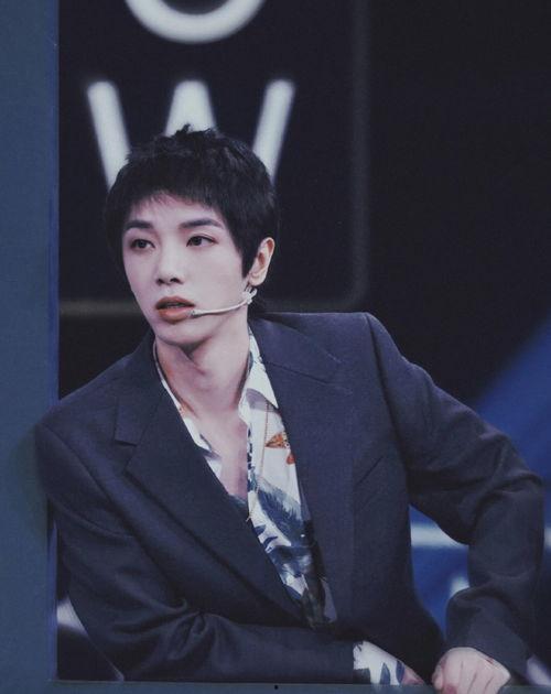 娱乐吃瓜男歌手,揭秘吃瓜男歌手的幕后故事